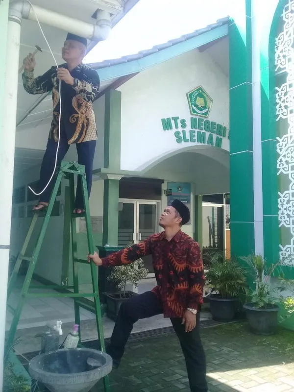 MTsN 9 Sleman Lakukan Pemeliharaan Jaringan Listrik Demi Kelancaran Kegiatan Belajar Mengajar