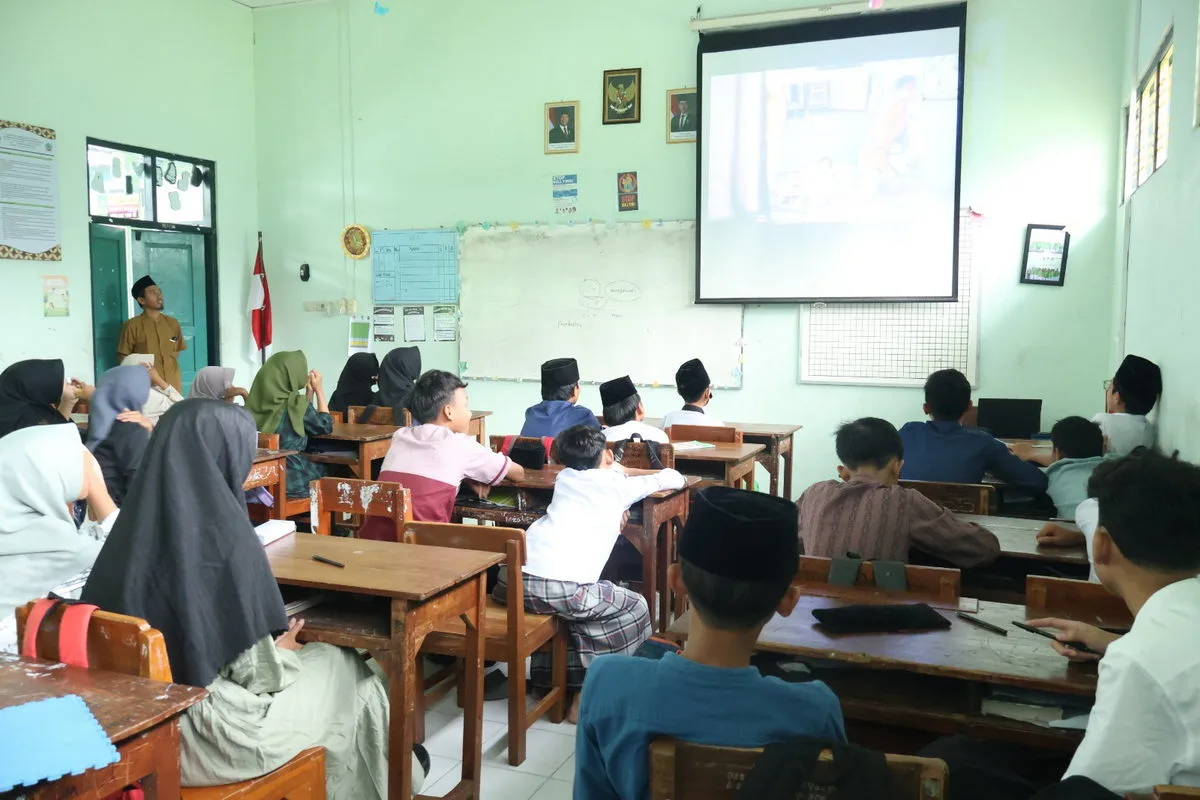 Santri MTsN 8 Sleman Dibekali Adab Bersosial Media dalam Pesantren Ramadhan