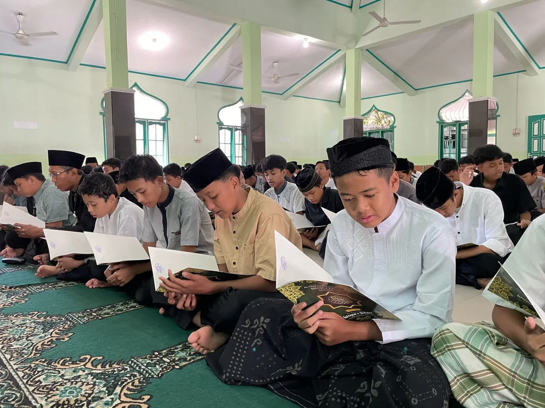Khidmat dan Penuh Berkah, MTsN 4 Sleman Gelar Simaan dan Muqoddaman Peringati Nuzulul Qur’an