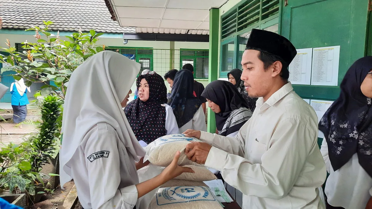 MTsN 2 Sleman Salurkan 1 Ton Beras dalam Kegiatan Pentasyarufan Zakat