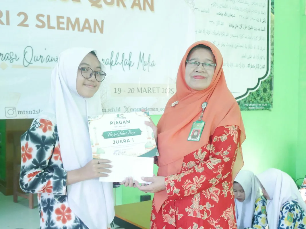 MTsN 2 Sleman Serahkan Piagam dan Hadiah kepada Pemenang Lomba Kultum Antarkelas