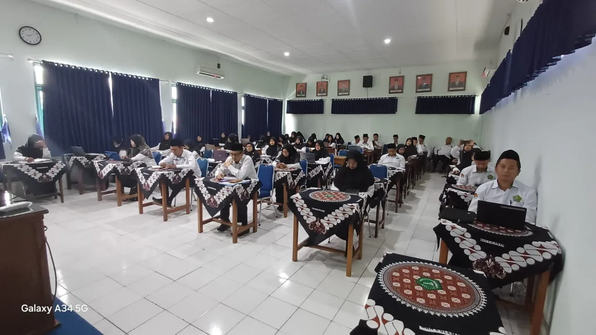 Guru MAN 5 Sleman Ikuti Webinar Nasional Inspektorat Jenderal Kemenag: Penguatan GRC