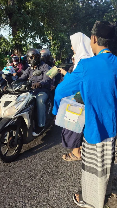 OSIS MTsN 8 Sleman Gelar Takjil On The Road, Berbagi Kebahagiaan di Bulan Ramadhan