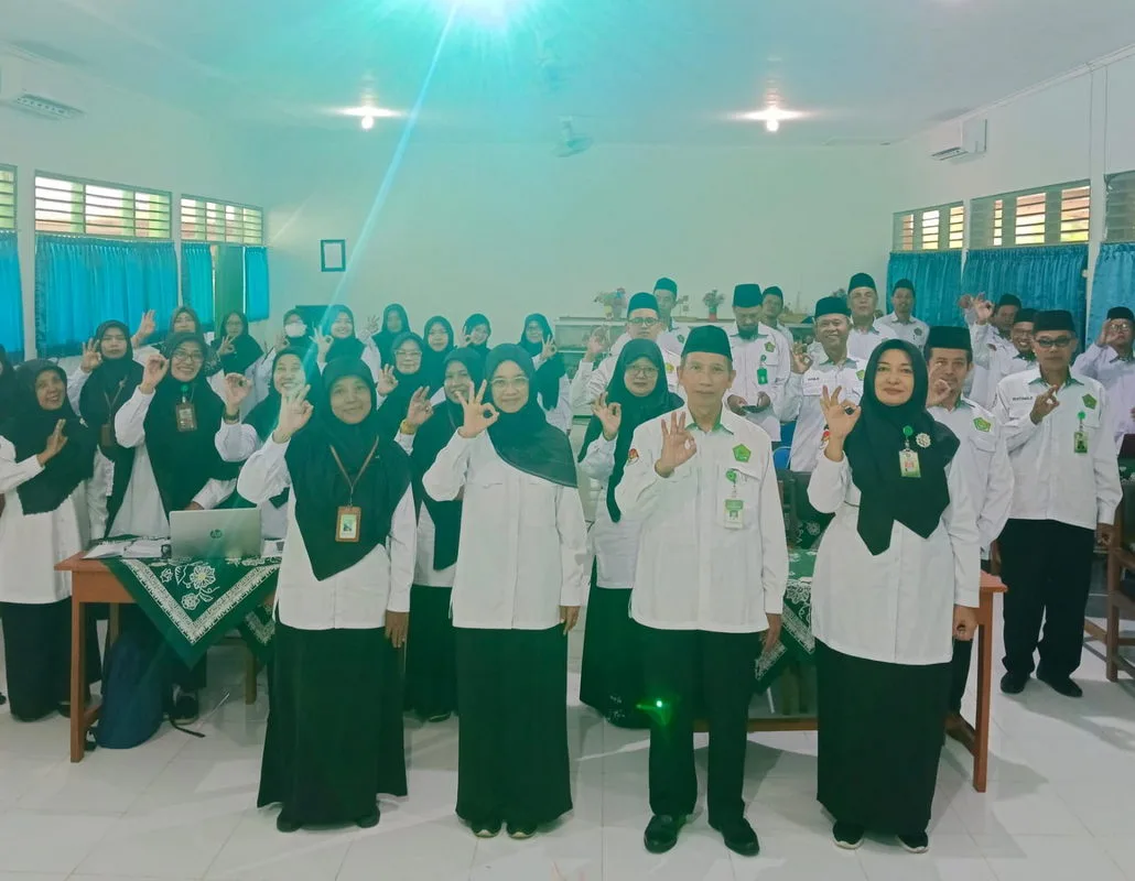 MTsN 9 Sleman Gelar Review Draft Kurikulum Madrasah