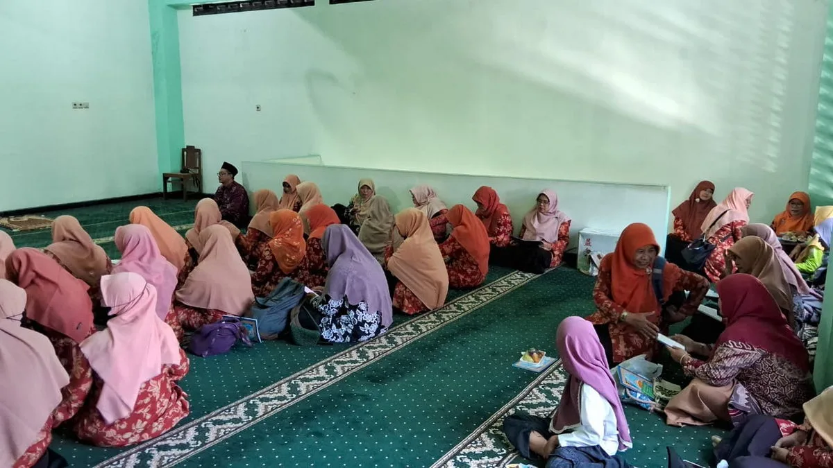 Dharma Wanita MTsN 8 Sleman Hadiri Pengajian dan Muqodaman DWP Kemenag Sleman