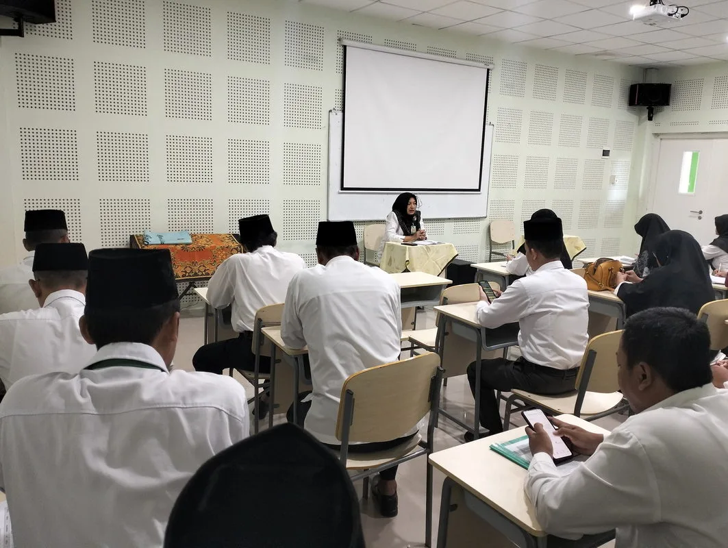 Briefing Hari Pertama Masuk, Kepala MTsN 9 Sleman Ajak Tingkatkan Etos Kerja di Bulan Syawal