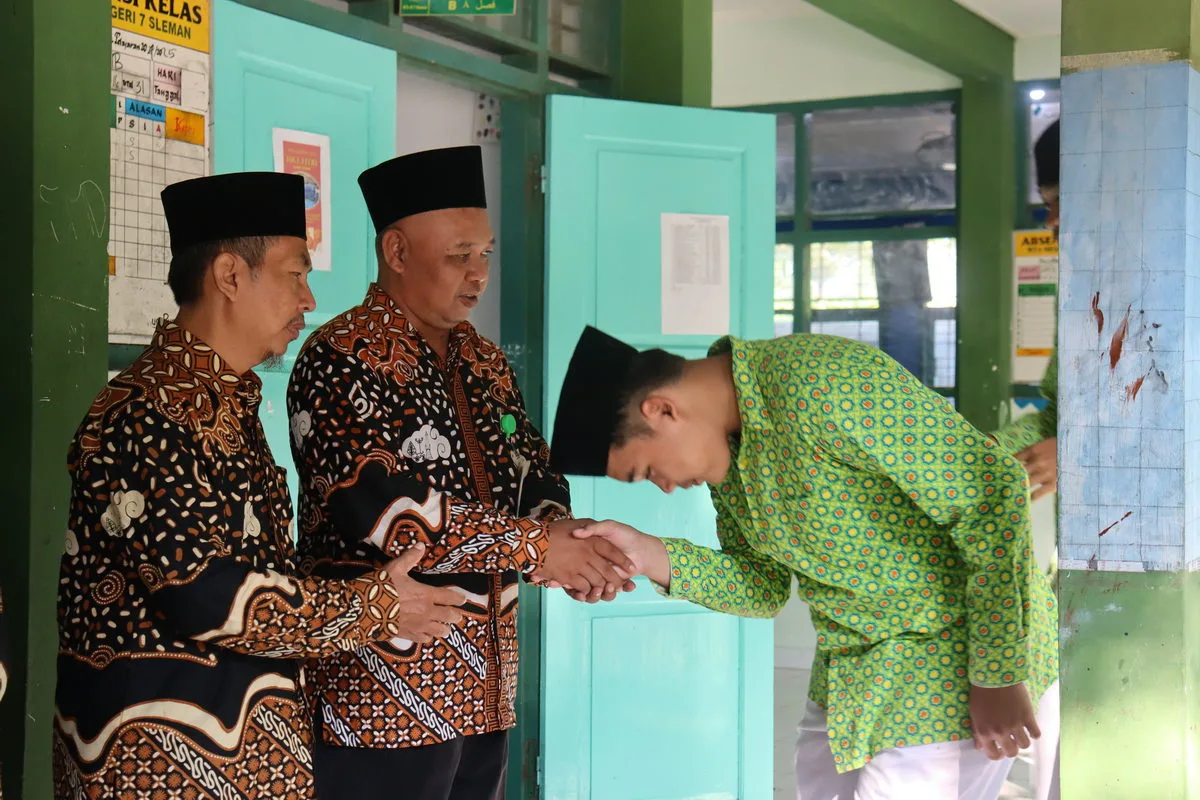 Hari Pertama Masuk, MTsN 7 Sleman Gelar Apel dan Halal Bihalal