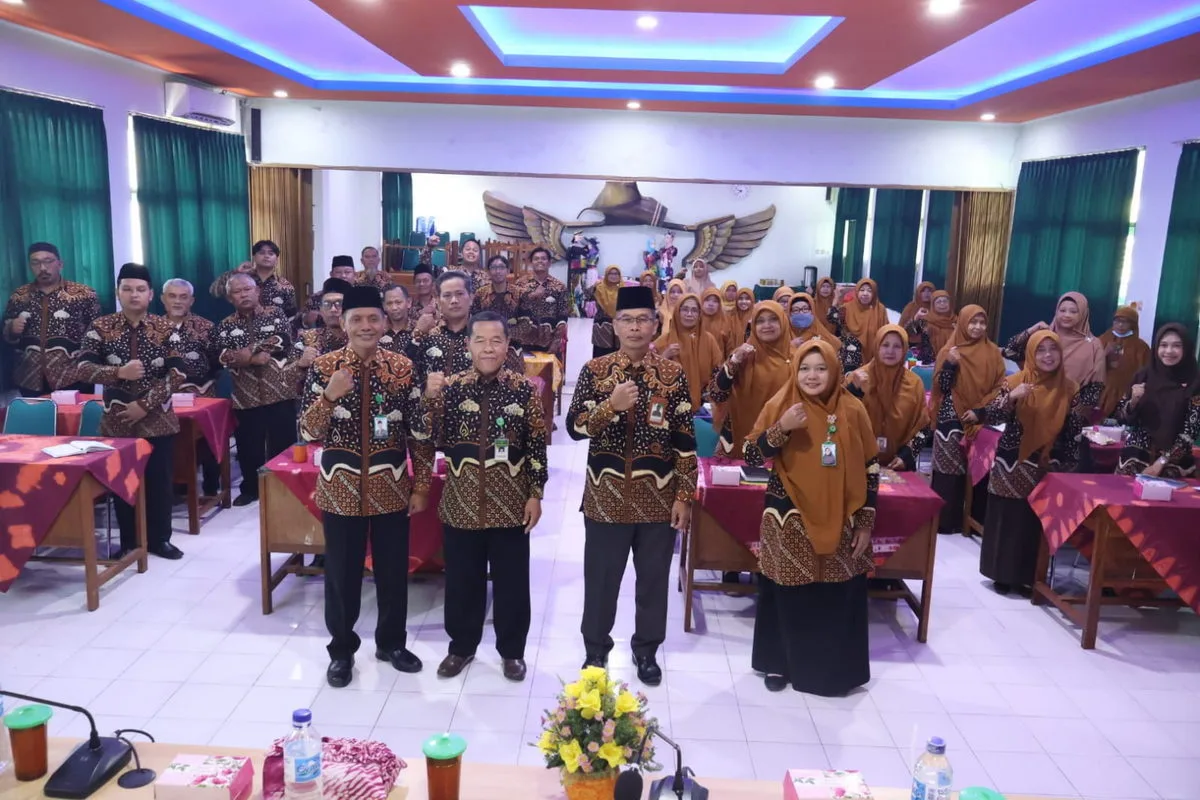 MTsN 8 Sleman Gelar Rapat Kerja Tahun 2025