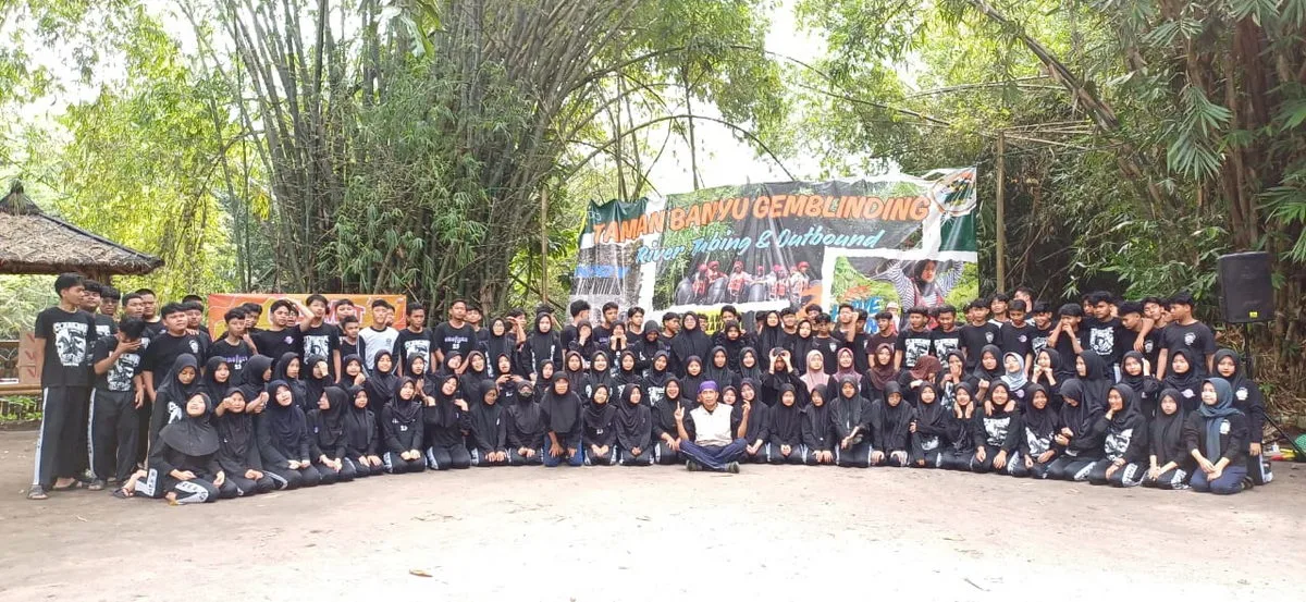 Seru, Peserta Didik Kelas 9 MTsN 10 Sleman Ikuti Outbond di Umbul  Klaten