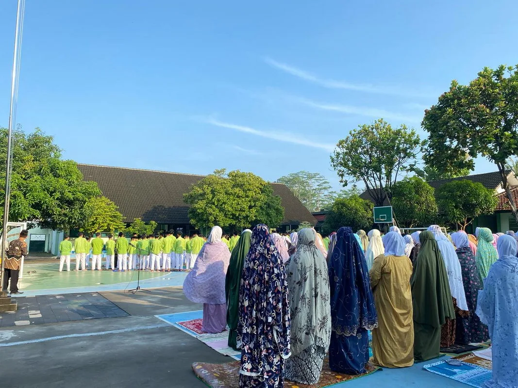 MTs Negeri 3 Sleman Gelar Salat Gaib untuk Orang Tua Siswa