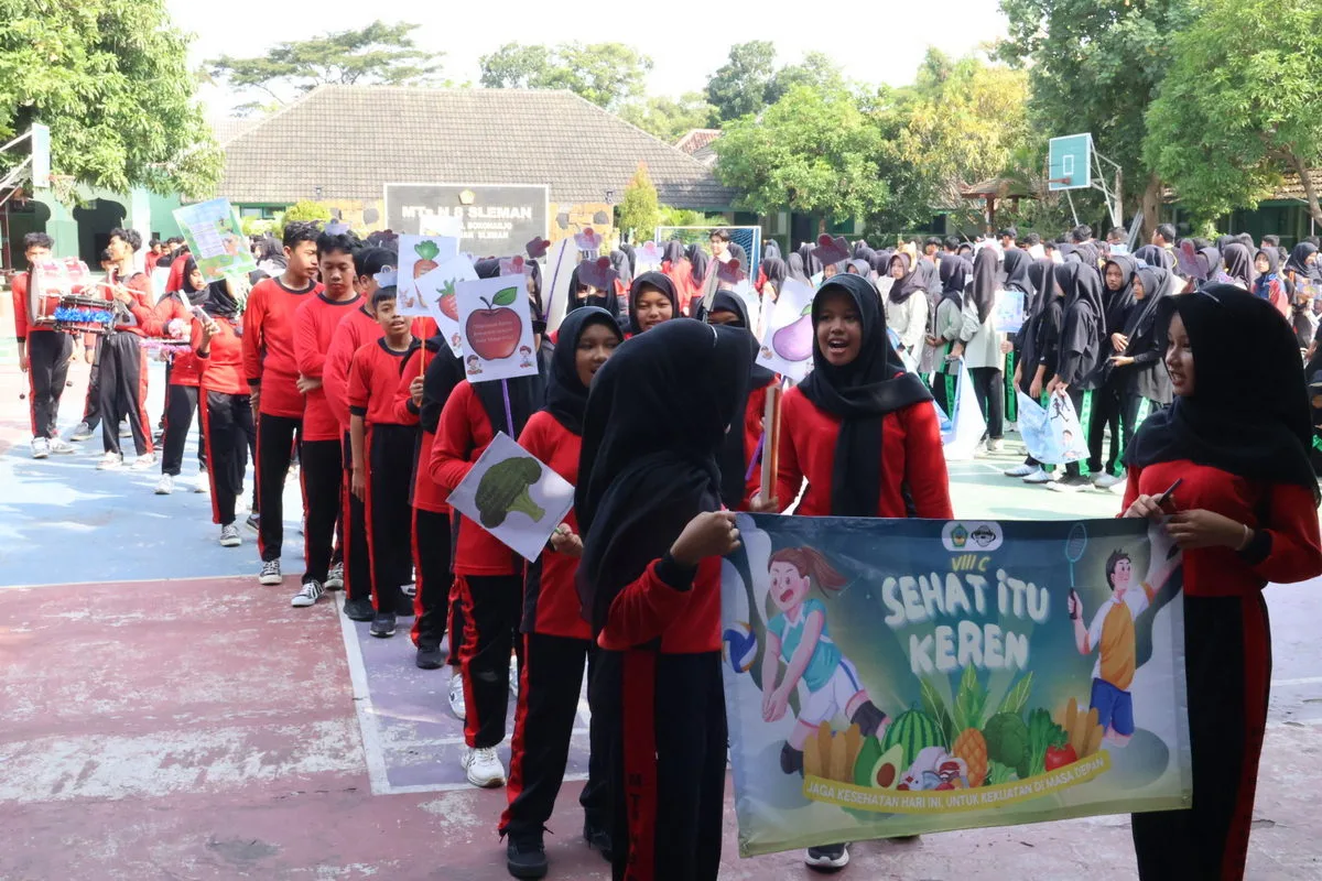 Karnaval Gaya Hidup Sehat Meriahkan HAB MTsN 8 Sleman ke-47