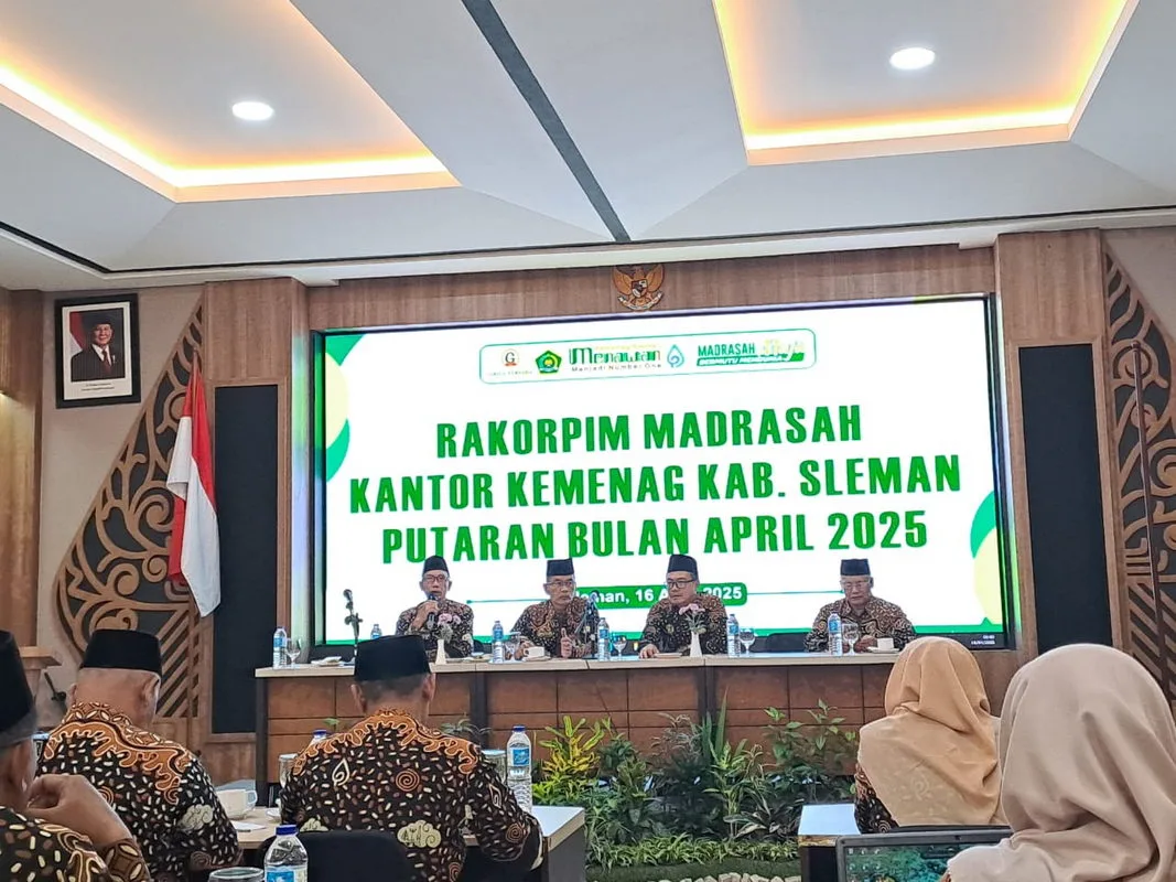 Pimpinan MTsN 8 Sleman Hadiri RAKORPIM Madrasah Kemenag Sleman