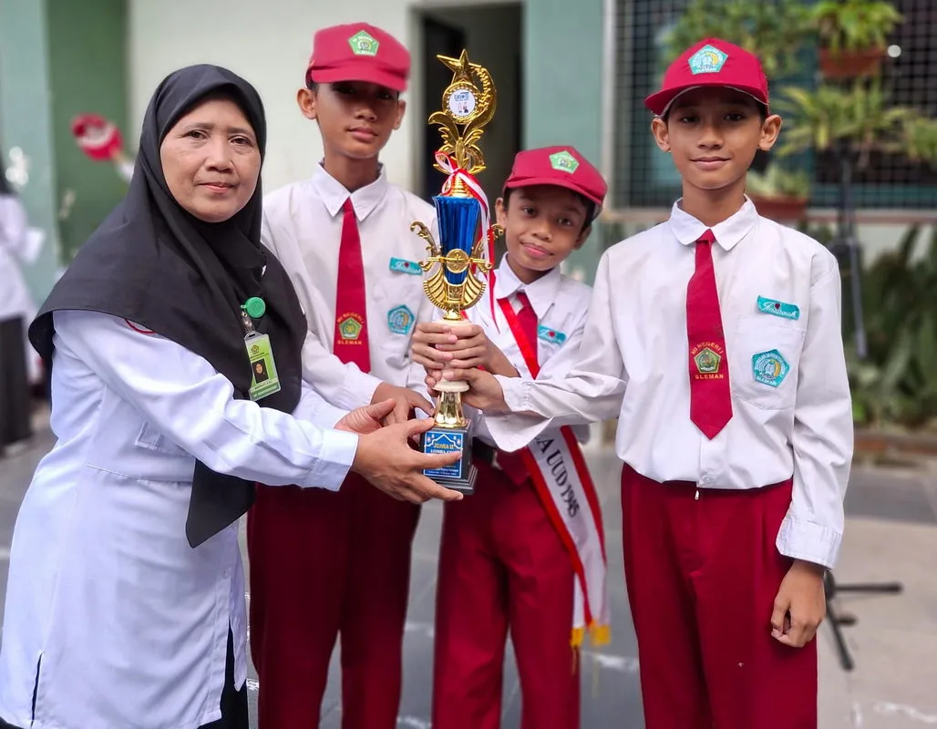 Siswa Kelas 6A MIN 1 Sleman Raih Juara 2 Cerdas Cermat Agama Putra di Ajang Ceria Anak Sholeh #11