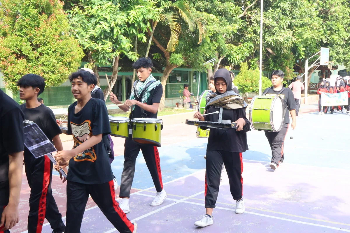 Drum Band Meriahkan Karnaval HAB ke-47 MTsN 8 Sleman