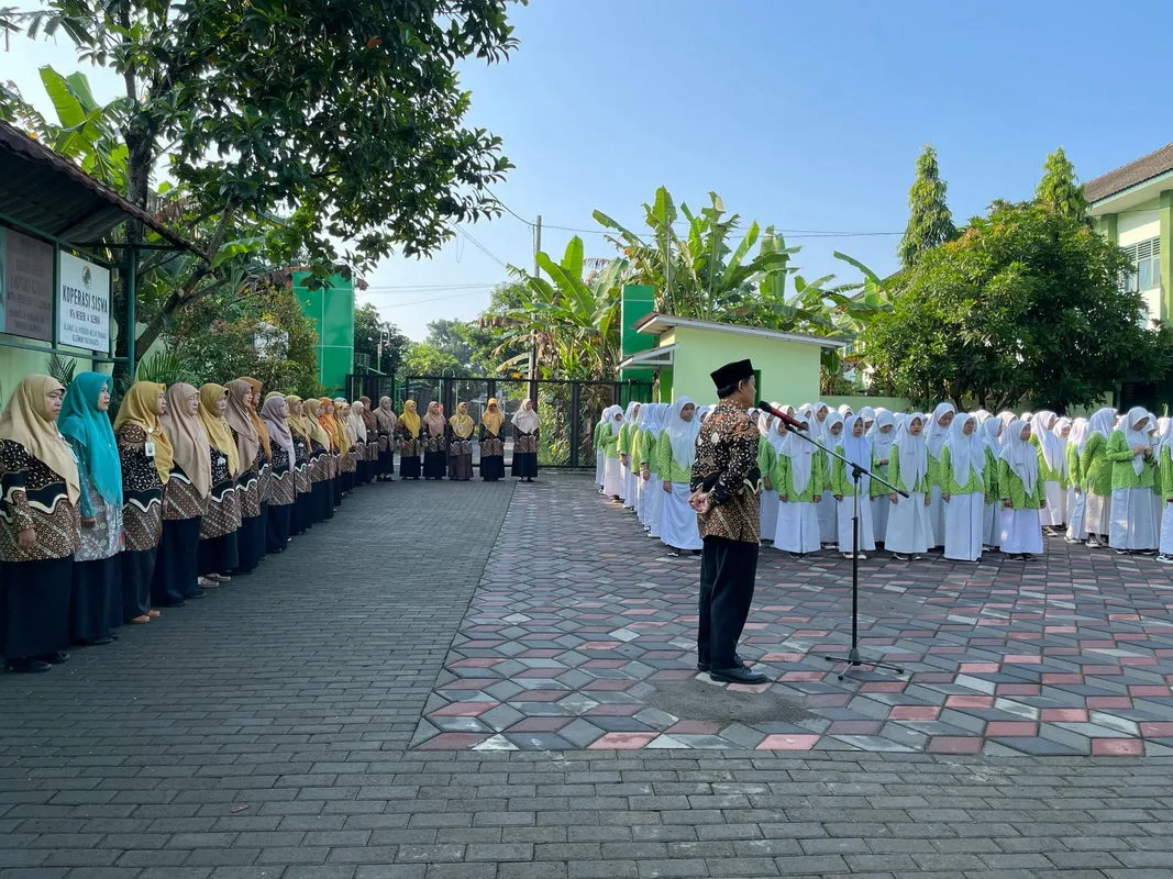 Hari Pertama Sekolah, MTsN 4 Sleman Awali dengan Tradisi Syawalan