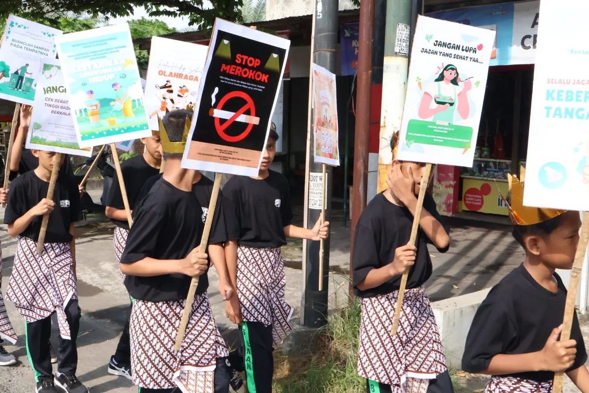 Poster Bertema Kesehatan Warnai Karnaval HAB ke-47 MTsN 8 Sleman