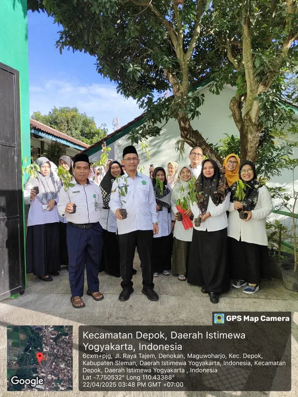 Gerakan Serempak Kemenag, MAN 2 Sleman Tanam Pohon Matoa untuk Masa Depan
