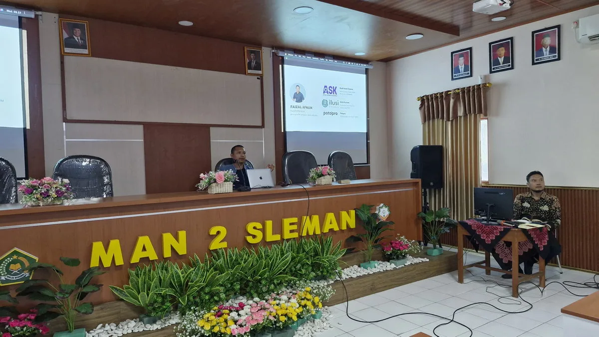 Jago Motret Pakai HP, Siswa Kelas XII MAN 2 Sleman Ikuti Pelatihan Fotografi