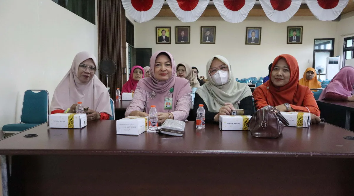 Kepala MTsN 9 Sleman dan Dua Guru Hadiri Pertemuan Rutin dan Syawalan DWP Kemenag Sleman