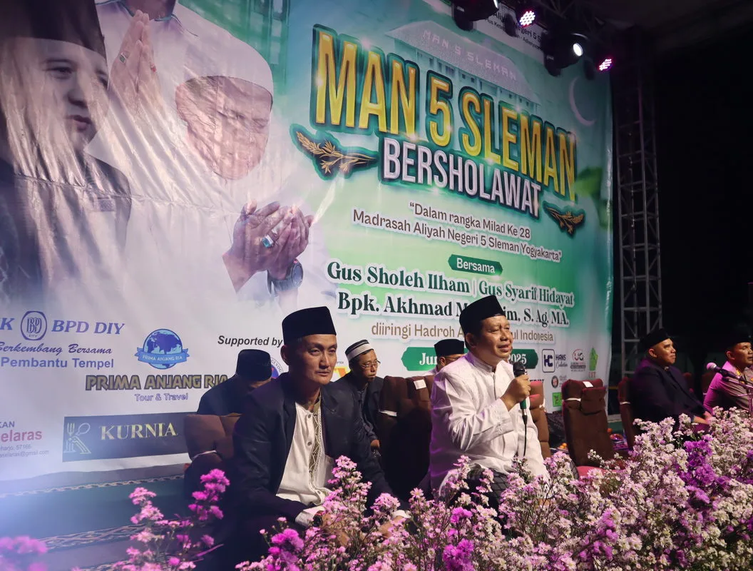 Kabid Dikmad Abd. Suud Hadiri MAN 5 Sleman Bersholawat, Tekankan Kepercayaan Masyarakat yang Meningkat