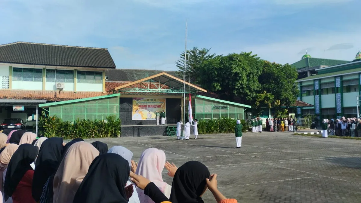 Peringatan Hari Kartini MTsN 6 Sleman Gelar Upacara Bersama Madrasah Integrasi