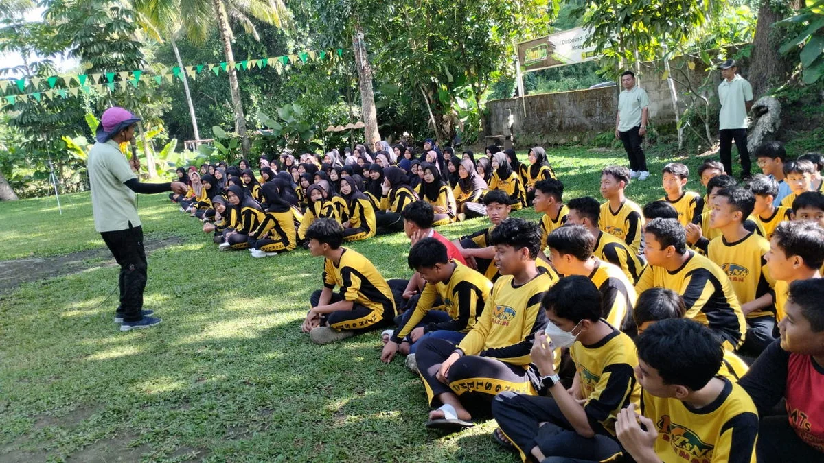 Kelas IX MTsN 6 Sleman Ikuti Outbond Training