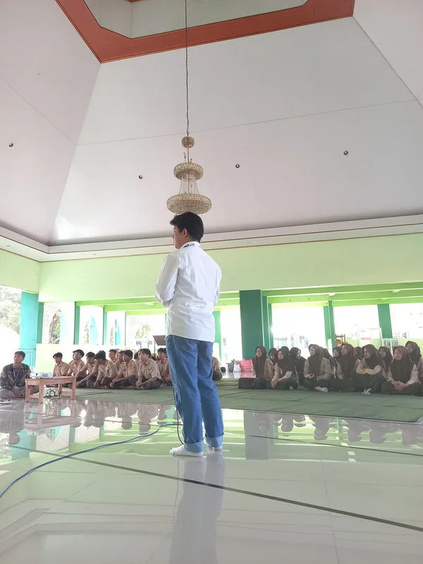 Mahasiswa UII Gelar Mentoring Bertema “Akhlak Mulia dan Adab dalam Pergaulan” di MAN 2 Sleman