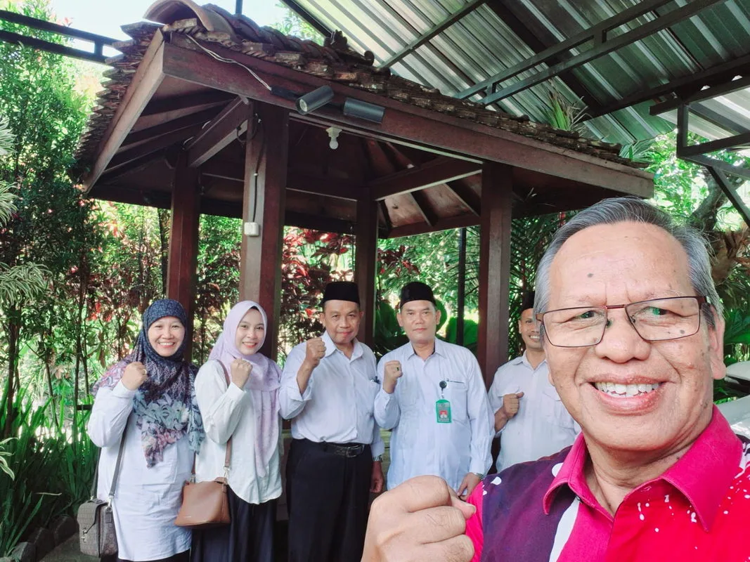 MTsN 6 Sleman Peduli Mantan Kepala Madrasah