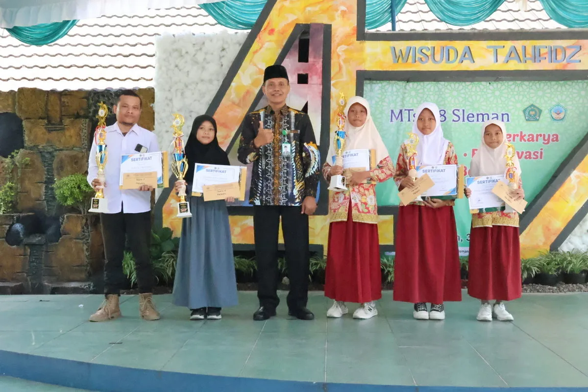MTsN 8 Sleman Serahkan Hadiah Lomba Mewarnai, Melukis dan Adzan di Puncak HAB ke-47