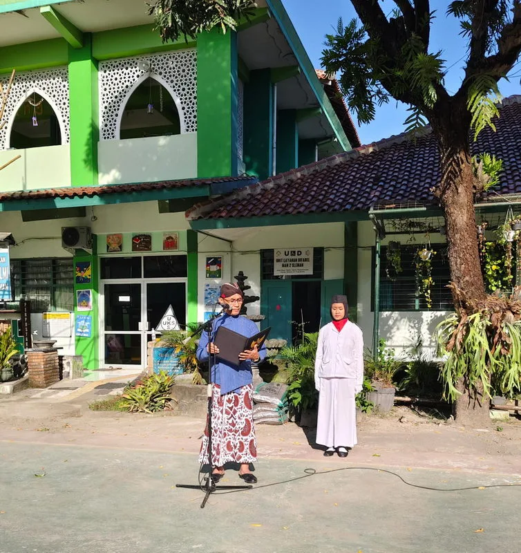Upacara Hari Pendidikan Nasional di MAN 2 Sleman, Siswa Kenakan Pakaian Adat