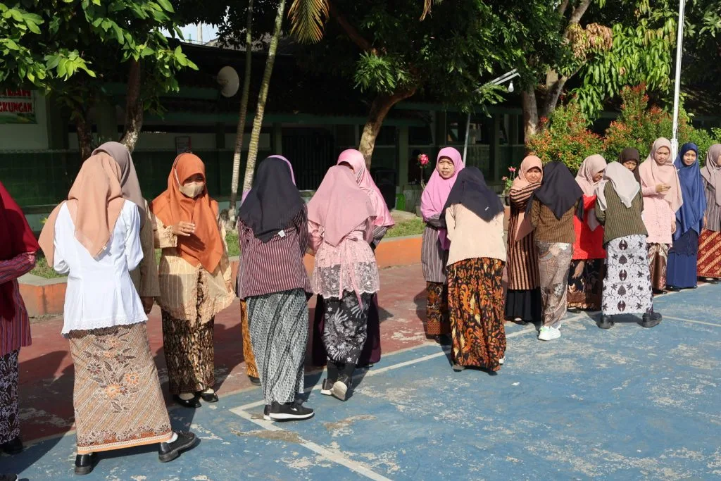Jelang ASPD, Siswa Kelas 9 MTsN 8 Sleman Mohon Doa Restu Guru