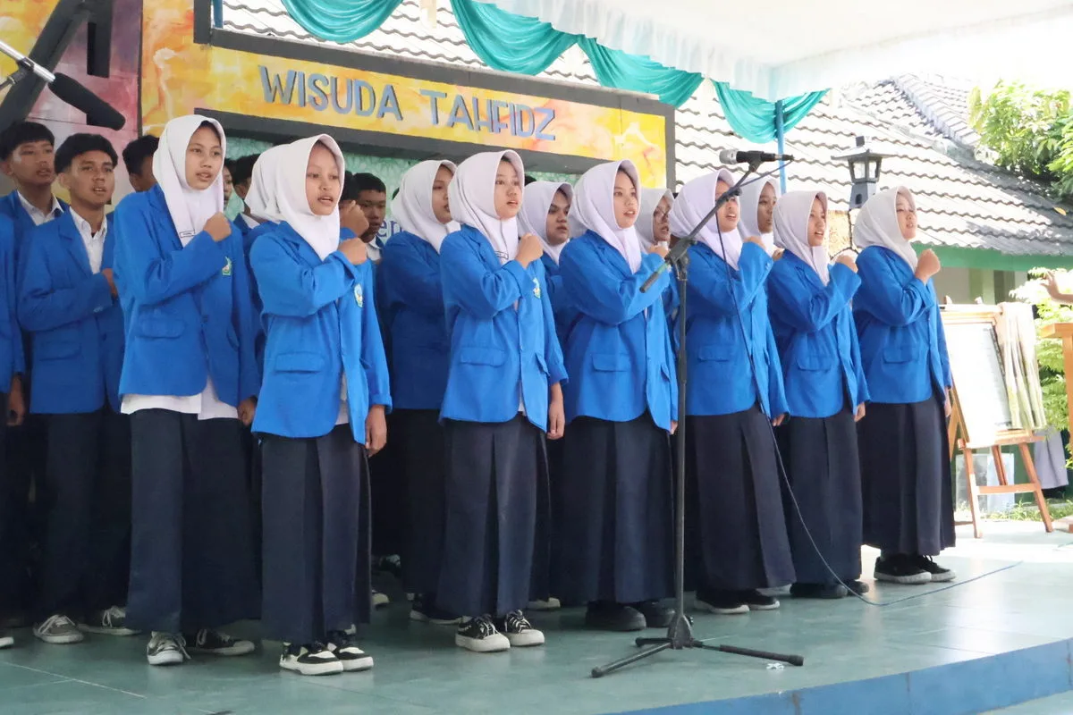 Tim Paduan Suara Kelas 9E Sukses Lantunkan Mars MTsN 8 Sleman dalam Puncak HAB ke-47