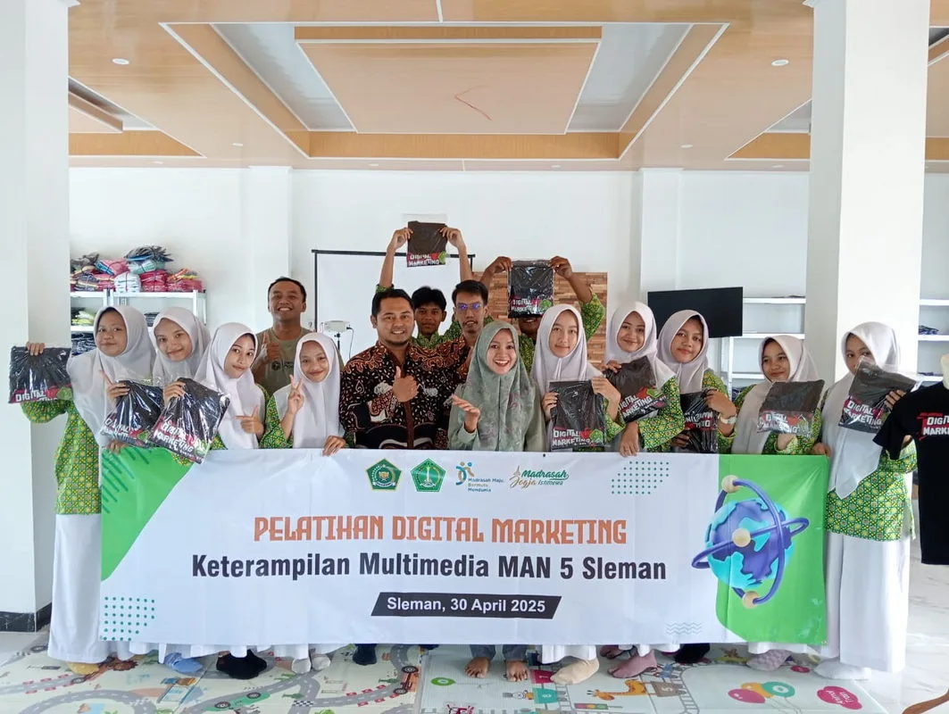 Keterampilan Multimedia MAN 5 Sleman Gelar Pelatihan Digital Marketing di Ipang Productions