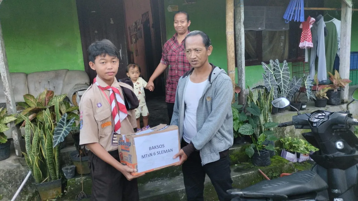 Kemah Budaya MTsN 6 Sleman Diakhiri Bakti Sosial