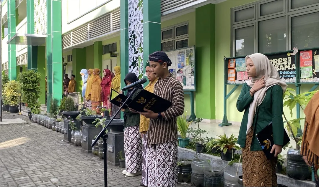 MTs Negeri 9 Sleman Gelar Upacara Peringatan Hari Pendidikan Nasional 2 Mei 2025