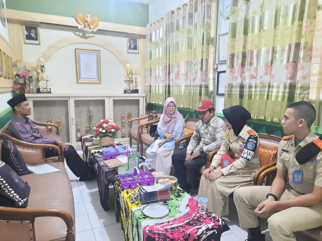 Kepala MTsN 8 Sleman Terima Kunjungan Sosialisasi dari Sekolah Mitra Jenjang Lanjutan