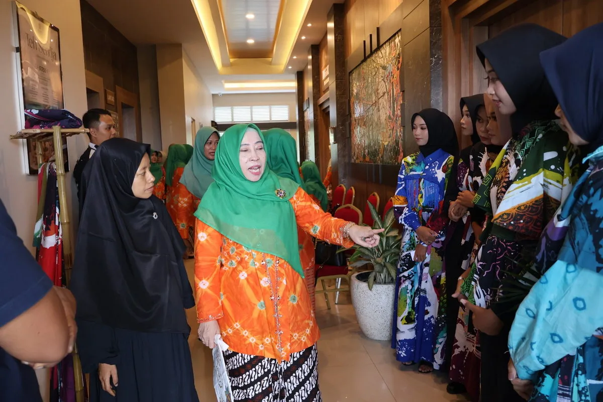 Ketua DWP Kanwil Kemenag DIY Ajak Kolaborasi Batik Bersama MTsN 8 Sleman