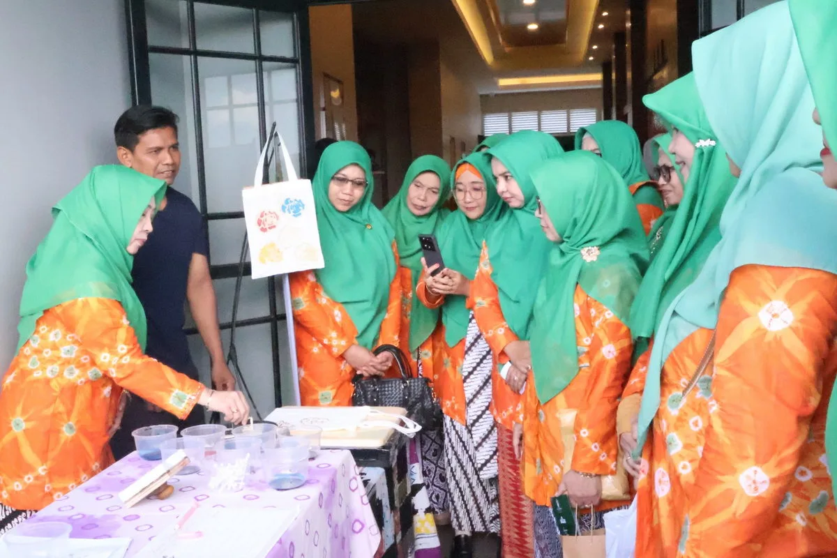 Mini Workshop Batik MTsN 8 Sleman Curi Perhatian DWP Kanwil Kemenag DIY