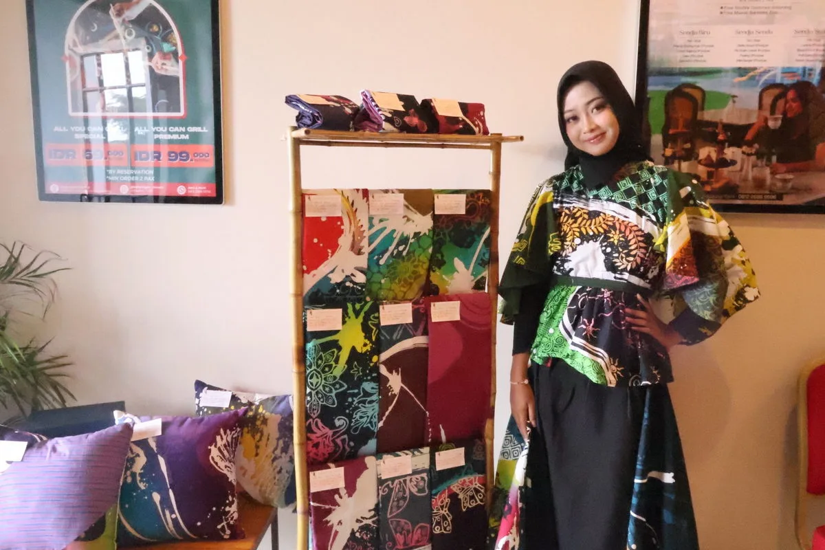 MTsN 8 Sleman Jual Produk Batik Karya Siswa di Acara DWP Kanwil Kemenag DIY
