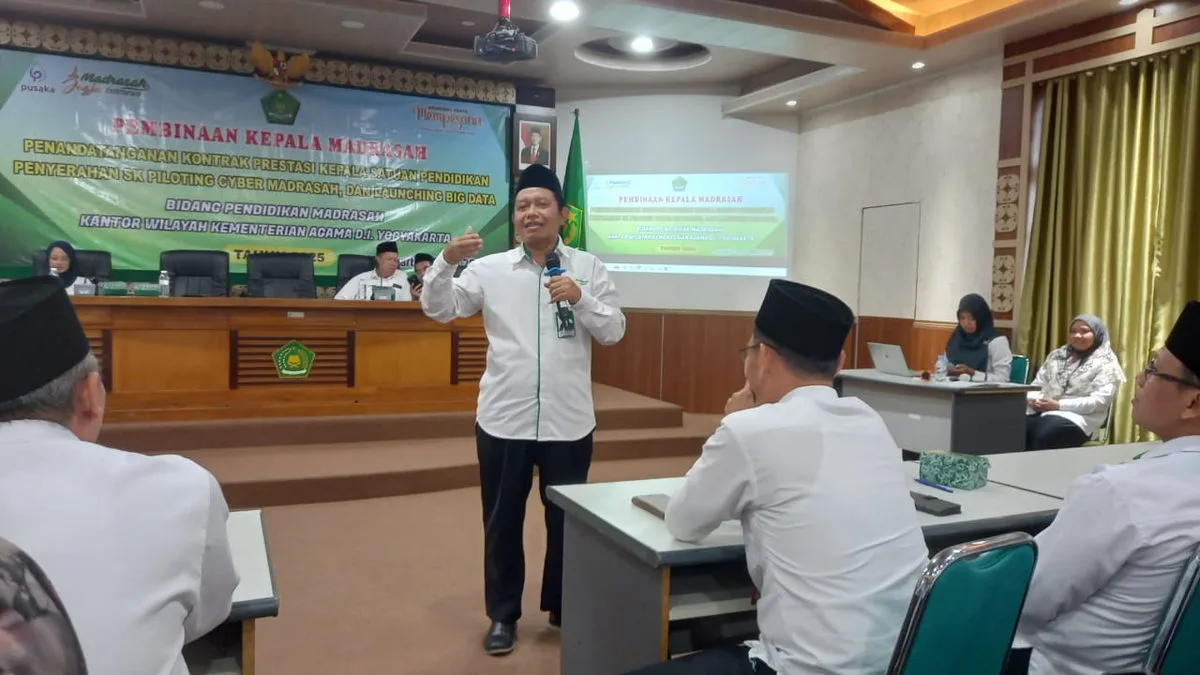 Kepala MTsN 9 Sleman Ikuti Pembinaan Kepala Madrasah dan Penandatanganan Kontrak Prestasi di Kanwil Kemenag DIY