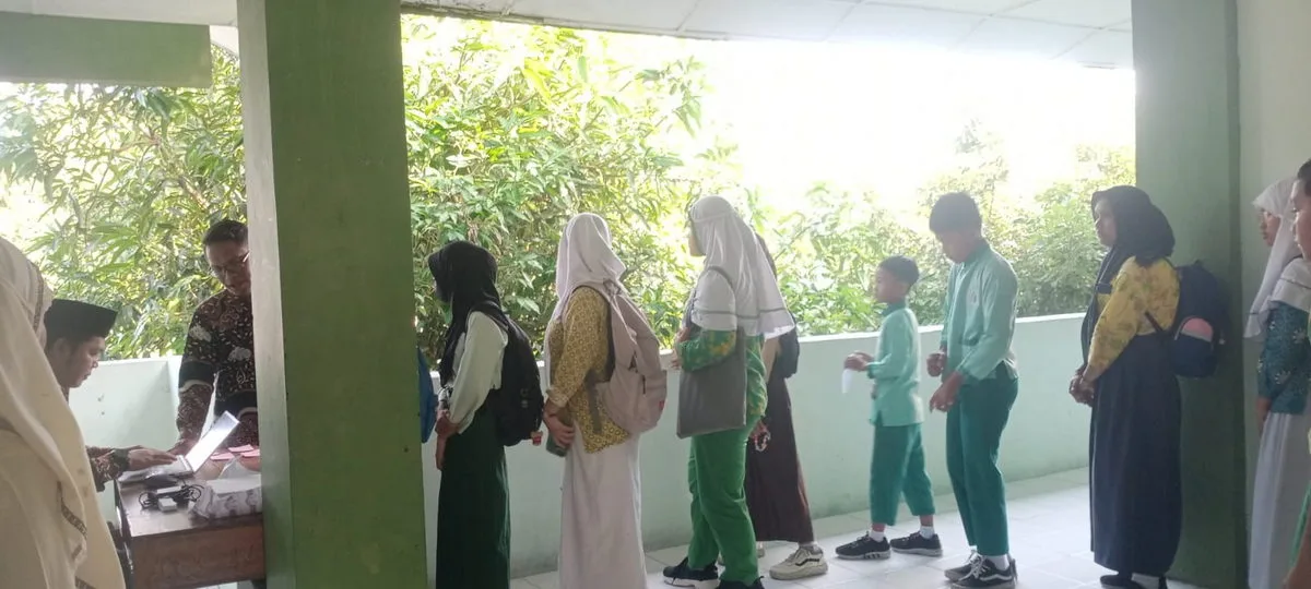 Pengambilan Kartu Ujian CBT PPDB Jalur Prestasi MTsN 8 Sleman Berjalan Tertib dan Lancar