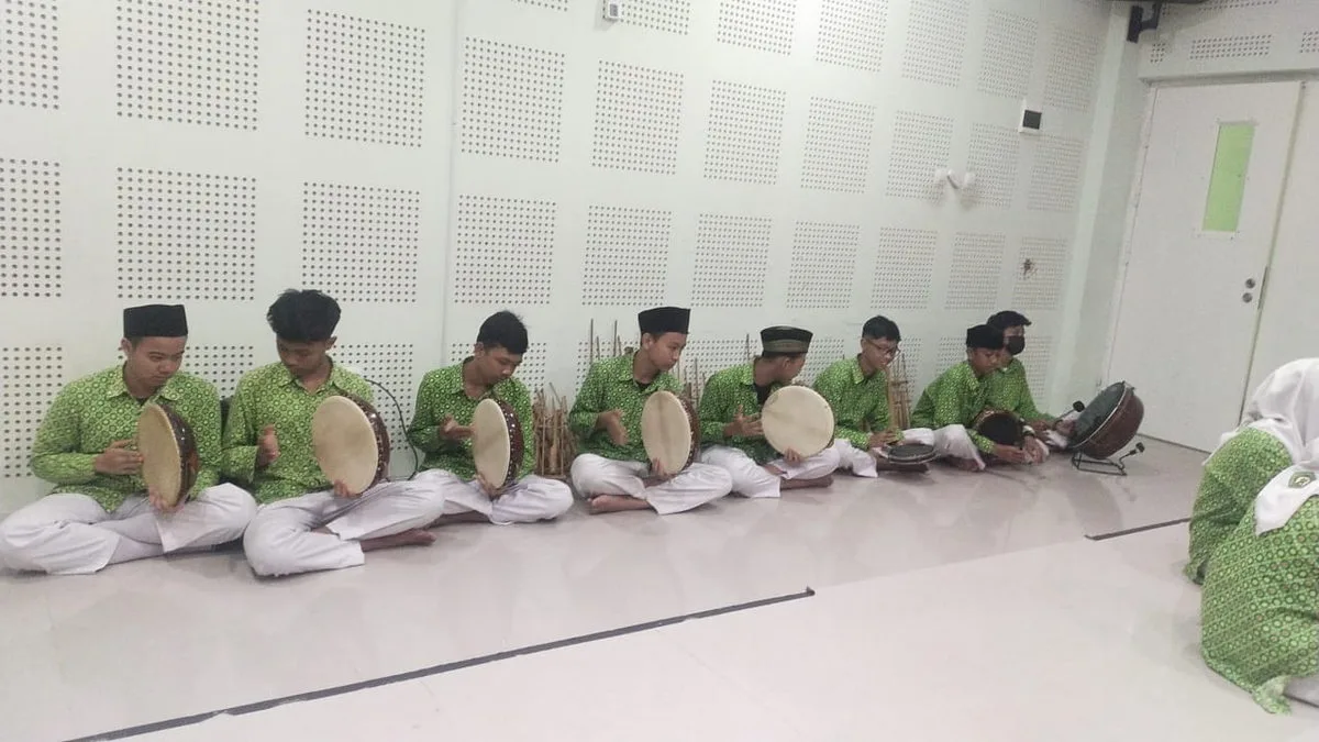 Tim Hadroh MTsN 9 Sleman Giat Latihan untuk Meriahkan Haflah Qur’an