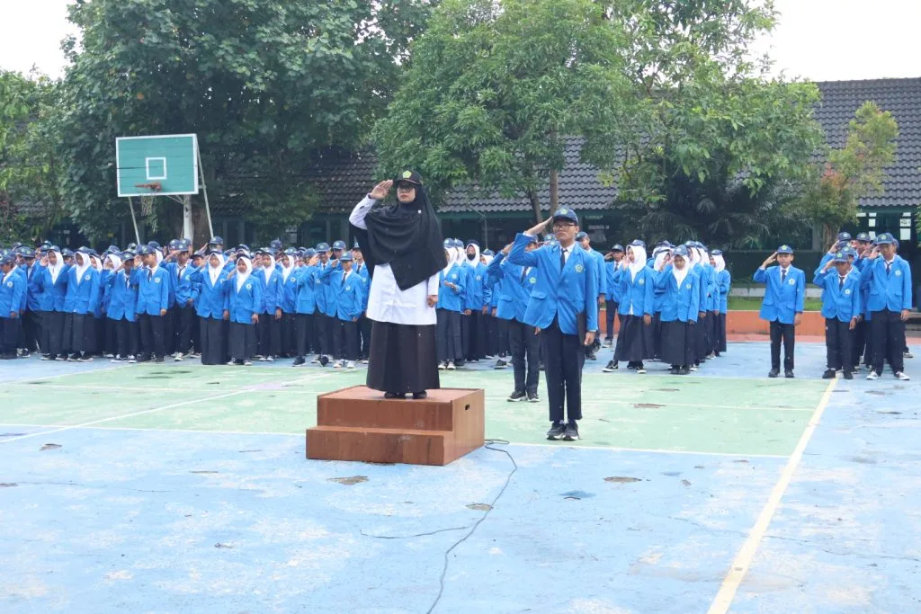 Di Tengah Gerimis, MTsN 8 Sleman Laksanakan Upacara Hari Kebangkitan Nasional Ke-117