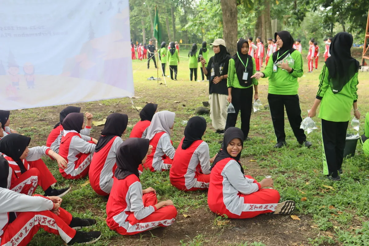 Gelak Tawa Penuhi Outbond Kemah Akhir Tahun MTsN 9 Sleman