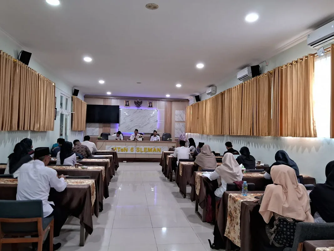 Guru Bahasa Arab MTsN 8 Sleman Ikuti MGMP bersama Guru MTs se-Sleman