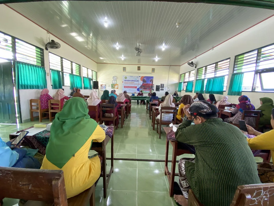 Kasi Dikmad Acungi Jempol pada Reviu Kurikulum MTsN 3 Sleman