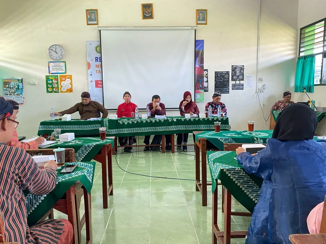 Subkor Kurikulum dan Kesiswaan Kanwil Kemenag DIY Berikan Reviu Kurikulum MTsN 3 Sleman