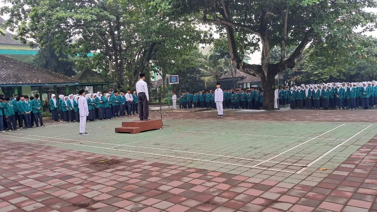 Upacara Harkitnas di MTsN 1 Sleman: Momentum Menggugah Semangat Generasi Muda