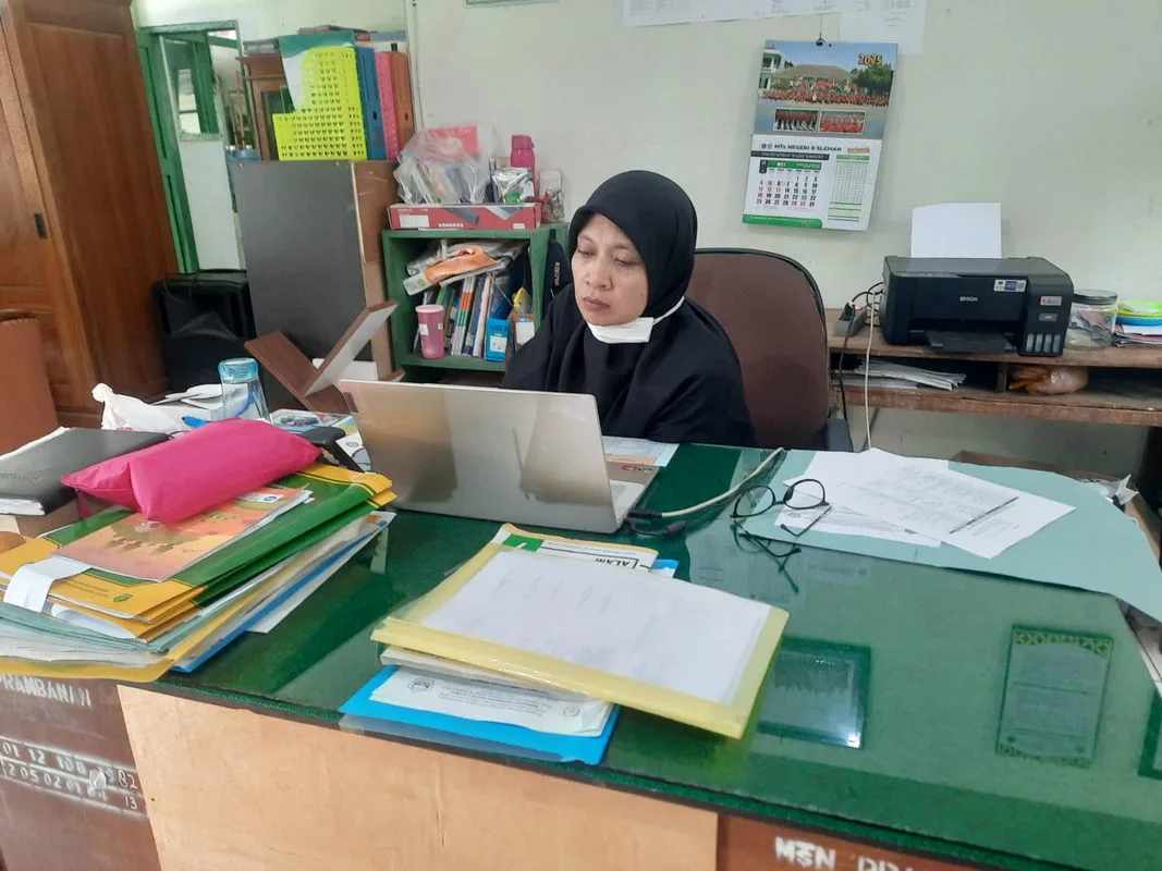Waka Kesiswaan MTsN 8 Sleman Ikuti Sosialisasi PPDB 2025/2026 via Zoom