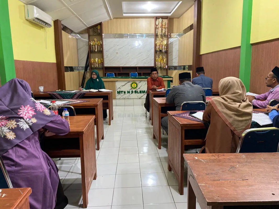 Tim Akreditasi Perpustakaan MTs Negeri 3 Sleman Laksanakan Rapat Koordinasi